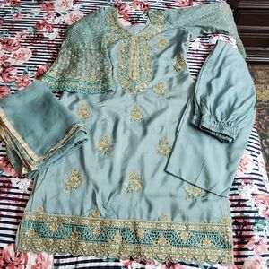 Pakistani/Indian embroidered Shalwar Kameez